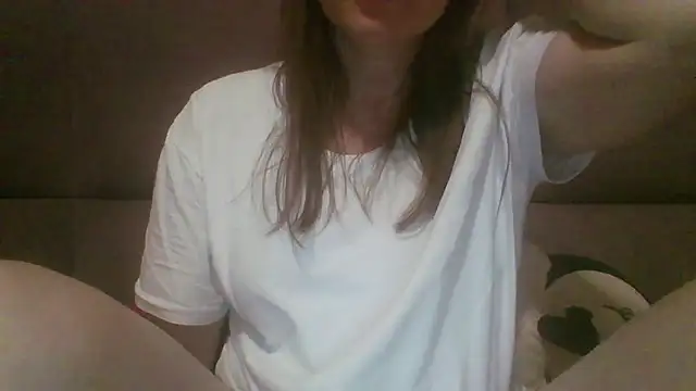 Snapshot of Sladkiegubki chatting on February 19, 2025, 9:14 pm Sladkiegubki online show from February 19, 2025, 9:14 pm