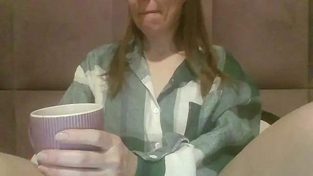 Snapshot of Sladkiegubki chatting on February 26, 2025, 3:10 am Sladkiegubki online show from February 26, 2025, 3:10 am