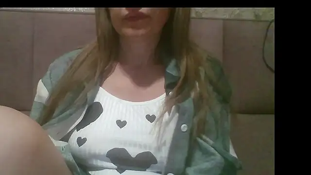 Snapshot of Sladkiegubki chatting on September 24, 2025, 11:30 pm Sladkiegubki online show from September 24, 2025, 11:30 pm