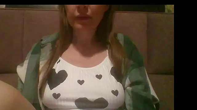 Snapshot of Sladkiegubki chatting on October 18, 2025, 9:37 pm Sladkiegubki online show from October 18, 2025, 9:37 pm