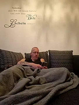 Snapshot of Maiki82 chatting on January 10, 2025, 8:40 am Maiki82 online show from January 10, 2025, 8:40 am