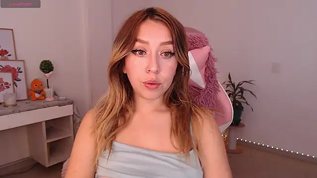 Snapshot of Dahlia__espresso chatting on November 11, 2025, 6:19 pm Dahlia espresso online show from November 11, 2025, 6:19 pm