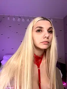 LoveLuna  online show from October 23, 2025, 7:01 pm