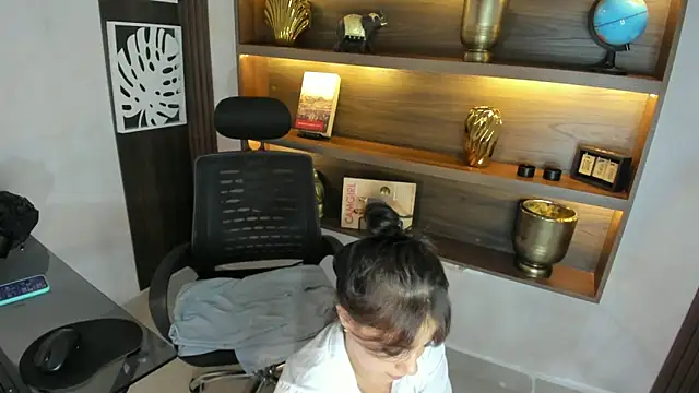 MelaniieRoux online show from January 17, 2026, 7:39 pm