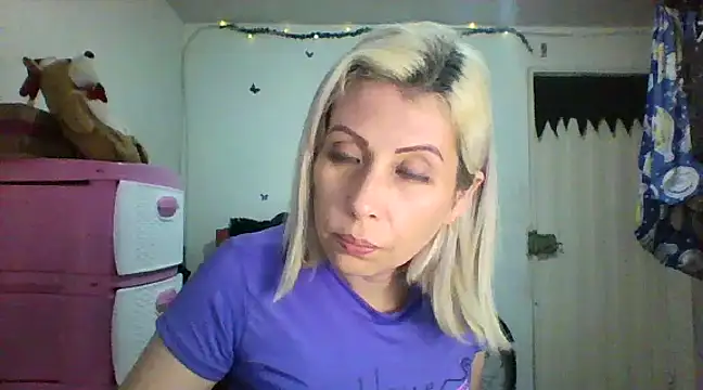 alixia81 online show from December 5, 2024, 10:12 pm