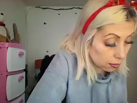 alixia81 online show from December 10, 2024, 12:27 pm