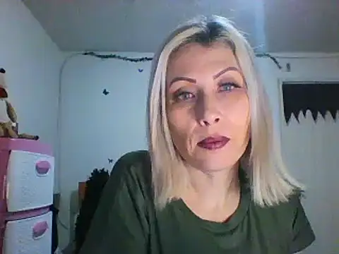 alixia81 online show from December 16, 2024, 11:18 pm