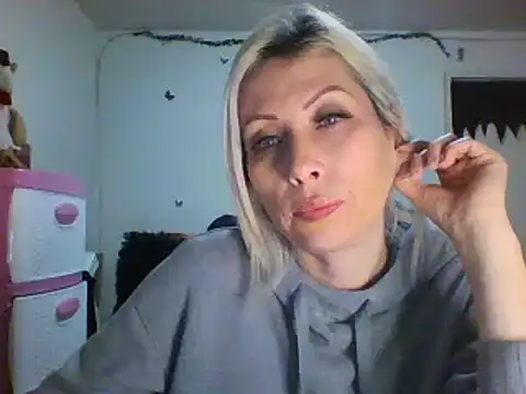 alixia81 online show from December 21, 2024, 11:24 pm