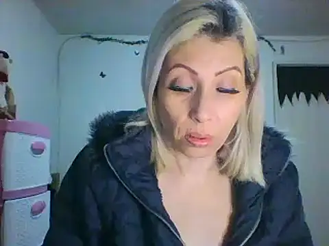 alixia81 online show from December 24, 2024, 9:39 am