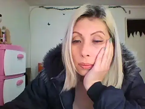 alixia81 online show from January 13, 2025, 12:35 pm