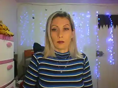 alixia81 online show from February 12, 2025, 10:37 pm