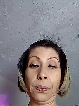 alixia81 online show from September 18, 2025, 10:23 pm