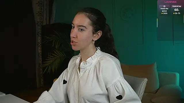 Snapshot of Belle_Via chatting on June 3, 2026, 2:55 pm Belle Via online show from June 3, 2026, 2:55 pm