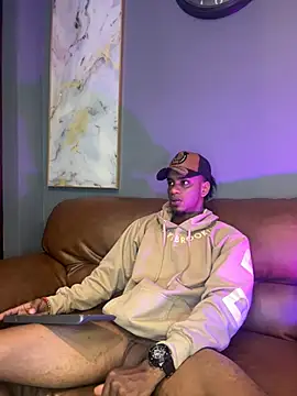 Snapshot of AaronCruz_ chatting on February 1, 2025, 7:23 pm AaronCruz online show from February 1, 2025, 7:23 pm