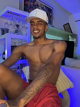 Snapshot of AaronCruz_ chatting on October 5, 2025, 5:28 am AaronCruz online show from October 5, 2025, 5:28 am