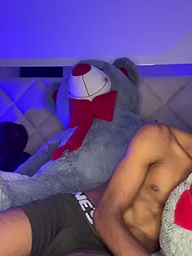 Snapshot of AaronCruz_ chatting on October 12, 2025, 5:39 am AaronCruz online show from October 12, 2025, 5:39 am