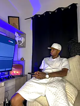 Snapshot of AaronCruz_ chatting on October 23, 2025, 2:00 am AaronCruz online show from October 23, 2025, 2:00 am