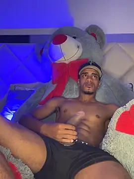 Snapshot of AaronCruz_ chatting on November 9, 2025, 7:17 am AaronCruz online show from November 9, 2025, 7:17 am