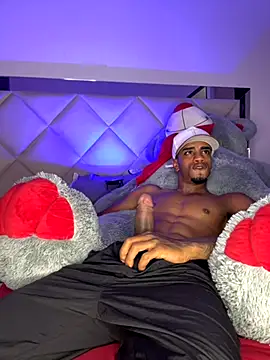 Snapshot of AaronCruz_ chatting on November 9, 2025, 7:23 pm AaronCruz online show from November 9, 2025, 7:23 pm