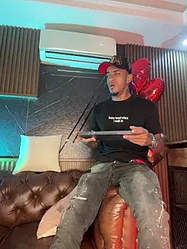 AaronCruz  online show from February 15, 2026, 4:42 am