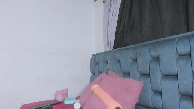 Roxy-Smith online show from February 4, 2026, 11:09 pm