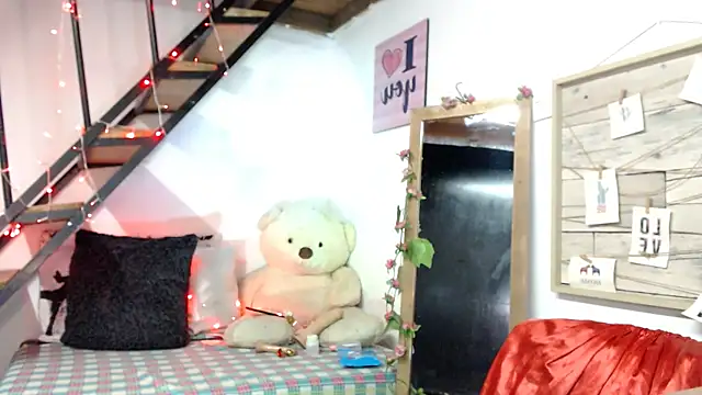 luna sky83 online show from October 8, 2025, 5:49 am