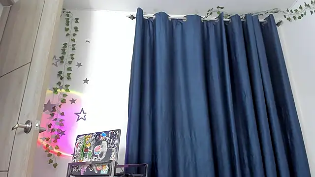 Snapshot of AlyRoses chatting on January 12, 2025, 1:11 am AlyRoses online show from January 12, 2025, 1:11 am