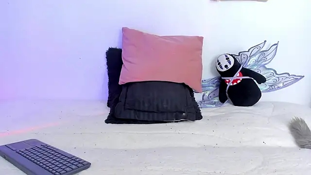 Snapshot of AlyRoses chatting on January 24, 2025, 1:13 am AlyRoses online show from January 24, 2025, 1:13 am