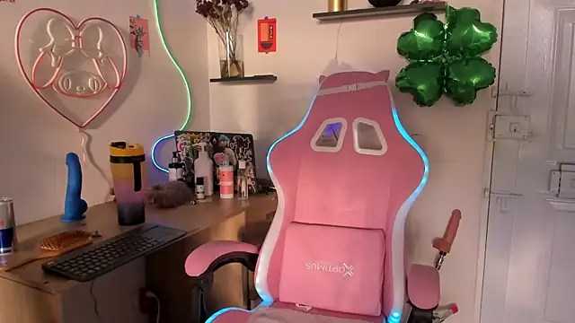 Snapshot of AlyRoses chatting on March 21, 2025, 10:28 pm AlyRoses online show from March 21, 2025, 10:28 pm