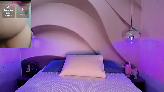 LottiCarter online show from April 7, 2026, 8:09 pm