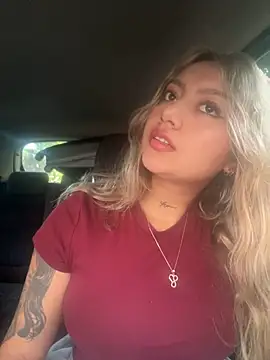 amanda-medrano1 online show from January 15, 2026, 3:38 pm