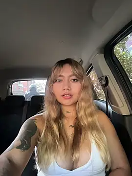 amanda-medrano1 online show from March 28, 2026, 2:49 pm