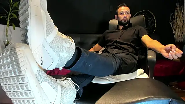 Snapshot of alessandro_wye chatting on October 27, 2025, 5:22 am alessandro wye online show from October 27, 2025, 5:22 am