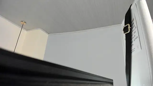 escarleth   online show from March 8, 2025, 4:39 pm