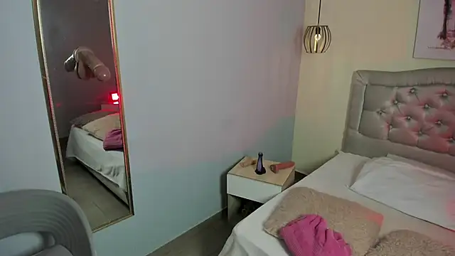 escarleth   online show from November 13, 2025, 12:59 pm