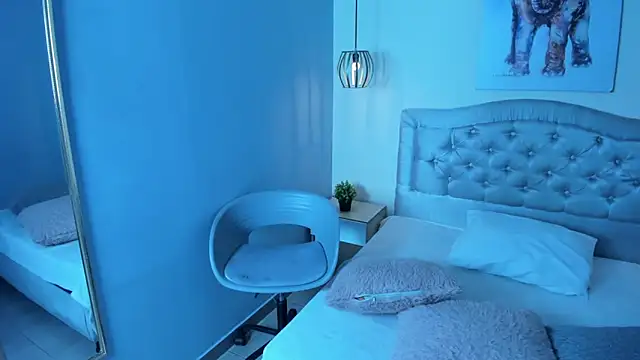 escarleth   online show from February 28, 2026, 1:23 pm