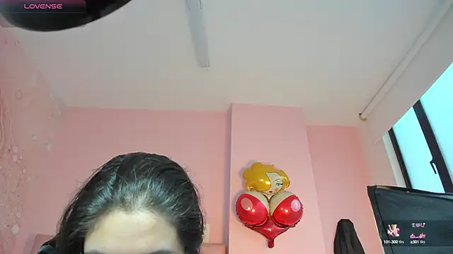 soyzarahtorres online show from October 5, 2025, 10:07 pm