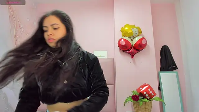 soyzarahtorres online show from October 21, 2025, 11:38 pm