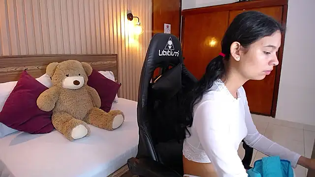 Snapshot of melody_flowers chatting on December 2, 2024, 12:18 pm melody flowers online show from December 2, 2024, 12:18 pm