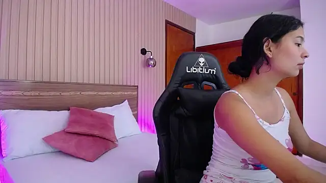 Snapshot of melody_flowers chatting on December 17, 2024, 12:22 pm melody flowers online show from December 17, 2024, 12:22 pm