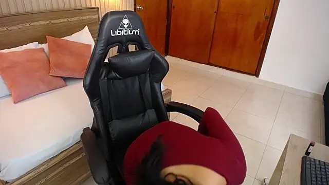 Snapshot of melody_flowers chatting on December 18, 2024, 12:18 pm melody flowers online show from December 18, 2024, 12:18 pm