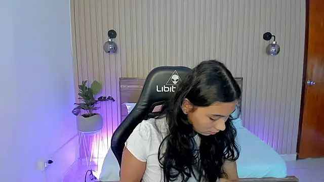 Snapshot of melody_flowers chatting on January 28, 2025, 12:22 pm melody flowers online show from January 28, 2025, 12:22 pm