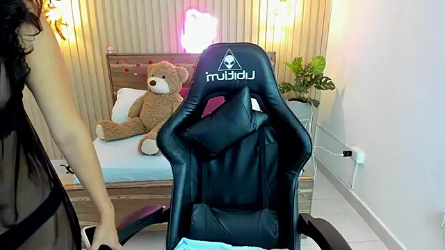 Snapshot of melody_flowers chatting on February 20, 2025, 12:15 pm melody flowers online show from February 20, 2025, 12:15 pm