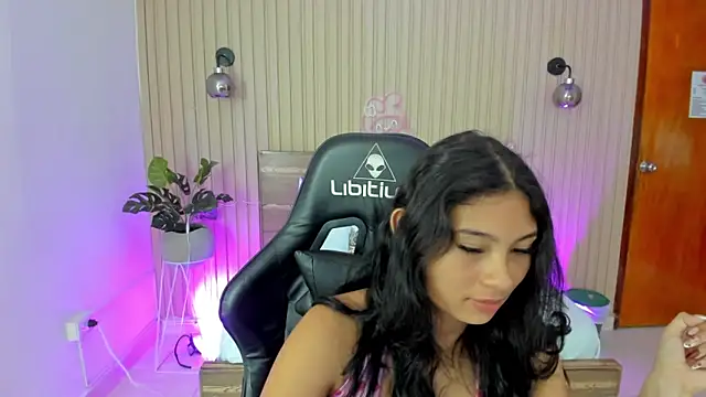 Snapshot of melody_flowers chatting on March 7, 2025, 3:28 pm melody flowers online show from March 7, 2025, 3:28 pm