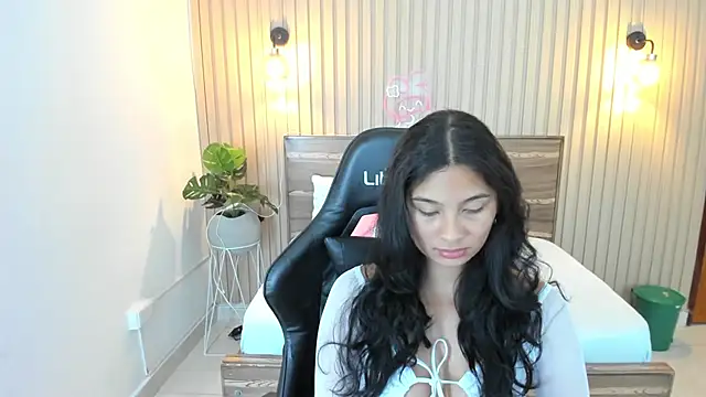 Snapshot of melody_flowers chatting on March 20, 2025, 3:36 pm melody flowers online show from March 20, 2025, 3:36 pm