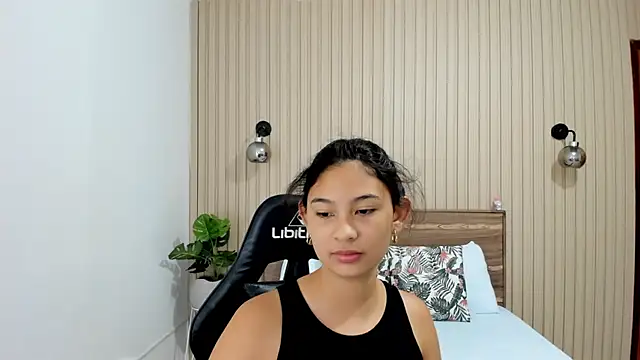 Snapshot of melody_flowers chatting on March 21, 2025, 12:28 pm melody flowers online show from March 21, 2025, 12:28 pm