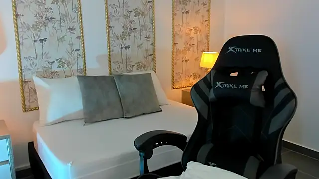 Snapshot of melody_flowers chatting on October 8, 2025, 12:25 pm melody flowers online show from October 8, 2025, 12:25 pm