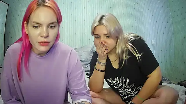 Snapshot of ChrisGirls chatting on January 11, 2025, 12:18 pm ChrisGirls online show from January 11, 2025, 12:18 pm
