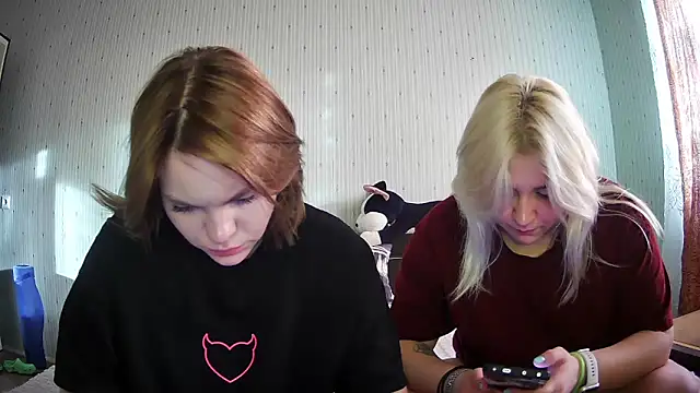 Snapshot of ChrisGirls chatting on March 6, 2025, 2:29 pm ChrisGirls online show from March 6, 2025, 2:29 pm
