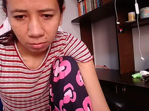 Snapshot of Erotic_latina chatting on October 27, 2025, 12:31 pm Erotic latina online show from October 27, 2025, 12:31 pm